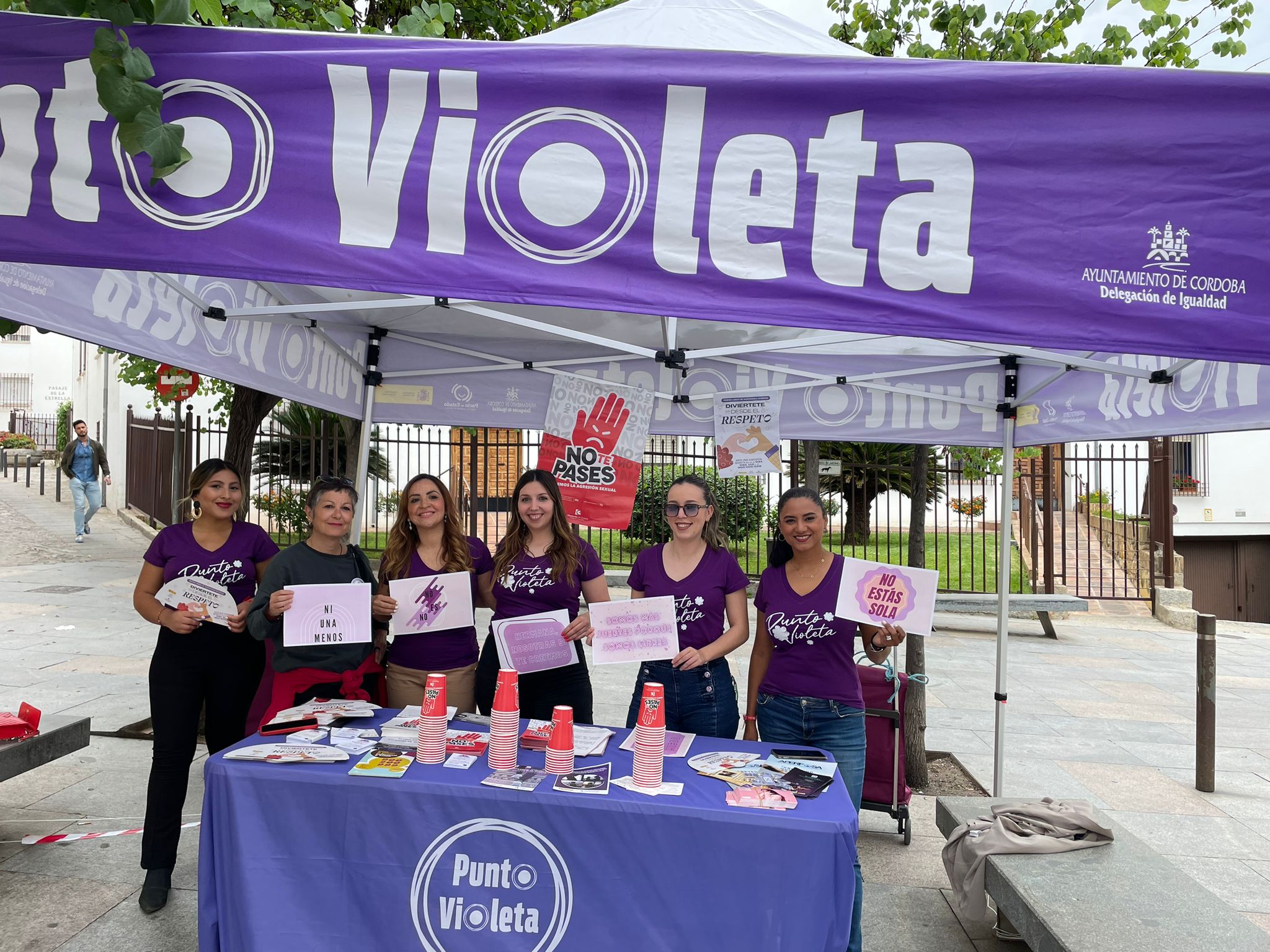 Puntos violeta 